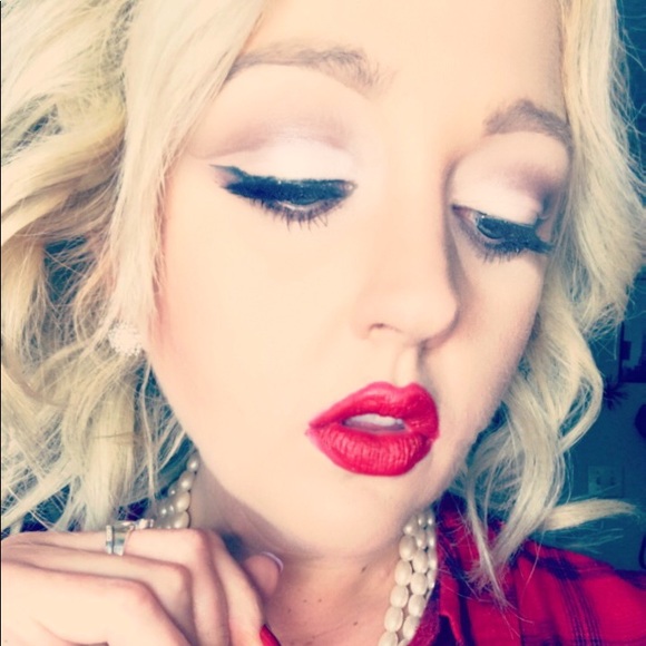 Meet your seller/buyer!!💗🎀 - Picture 7 of 8